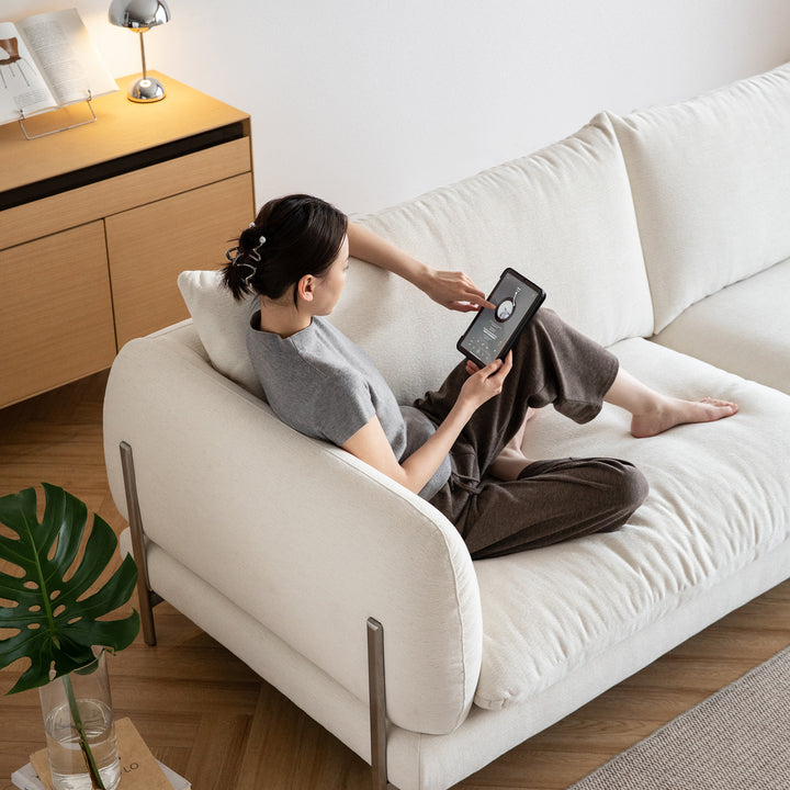 Minimalist cotton fabric 3 seater sofa como in details.