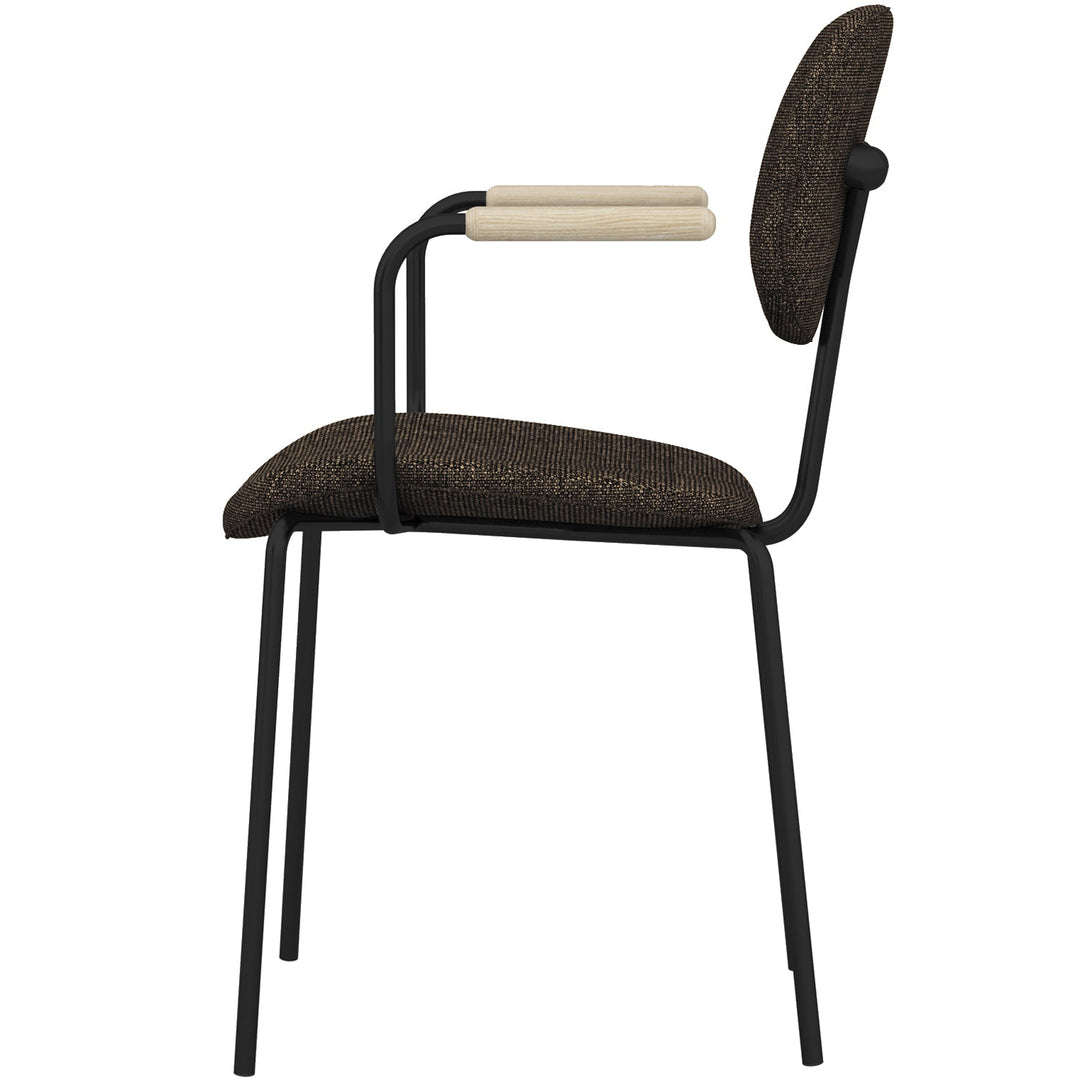 Minimalist fabric dining chair et arm situational feels.