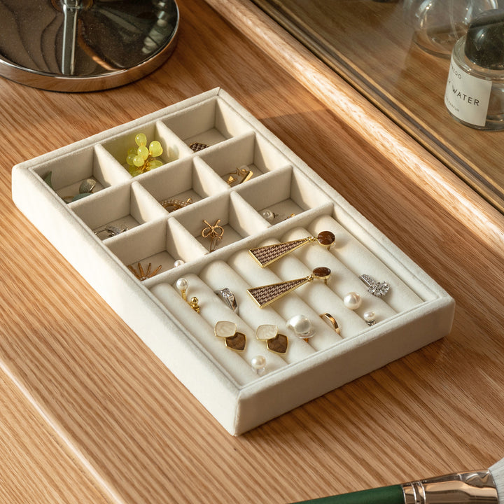 Minimalist velvet fabric jewelry organizer tray 4in1 set aura in close up details.