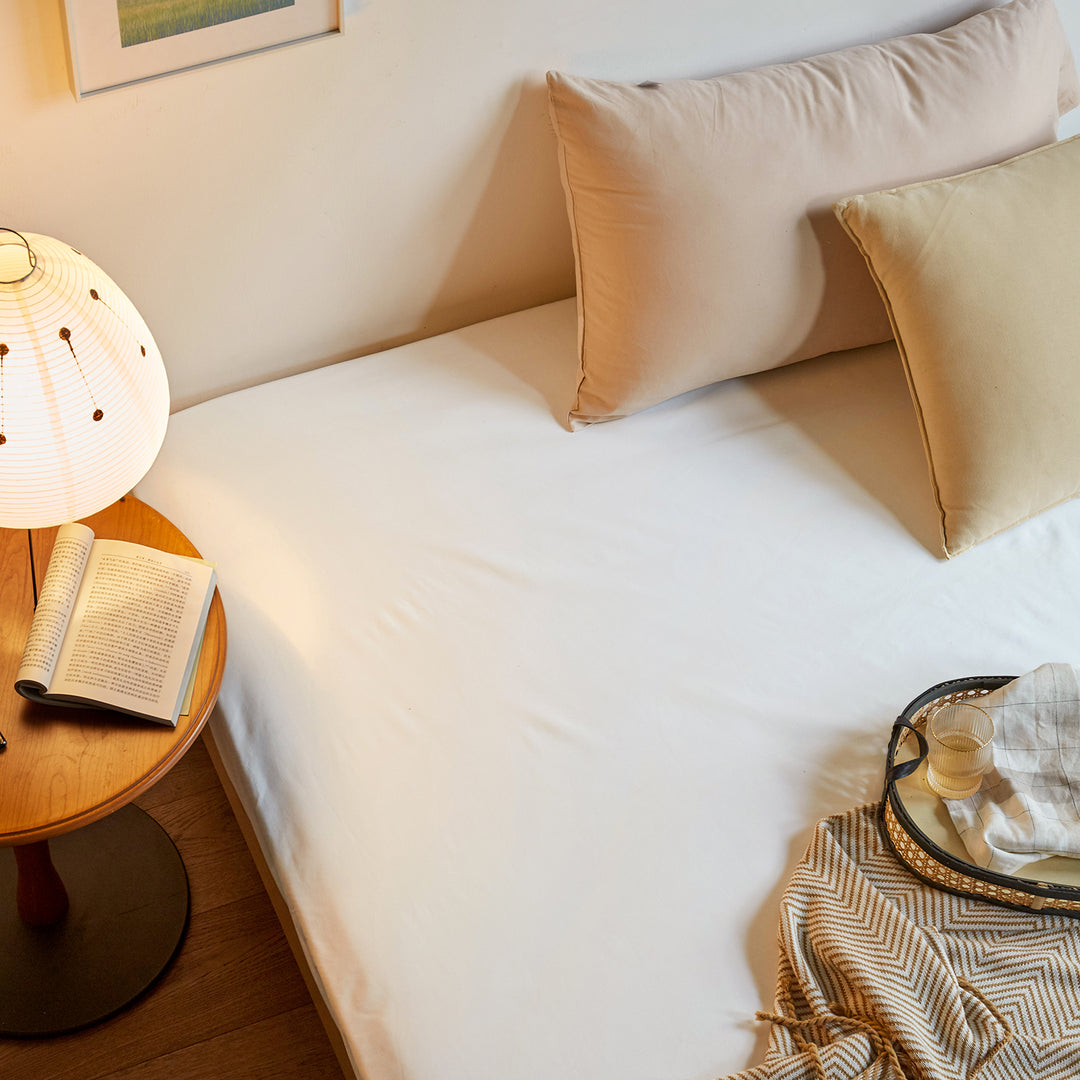 Minimalist water proof fabric bed sheet pure in real life style.