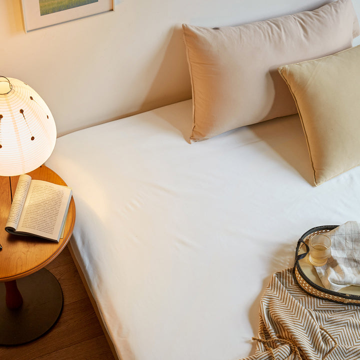 Minimalist water proof fabric bed sheet pure in real life style.