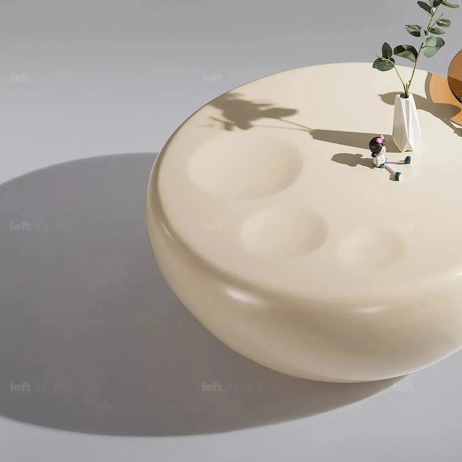 Contemporary polyurethane coffee table 2pcs set cat paw in close up details.