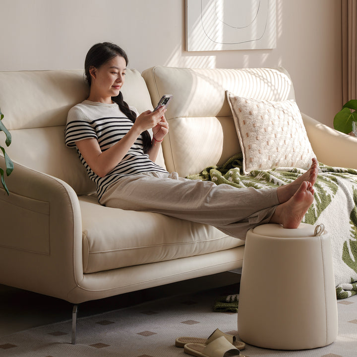 Modern microfiber leather dressing stool pudding with context.
