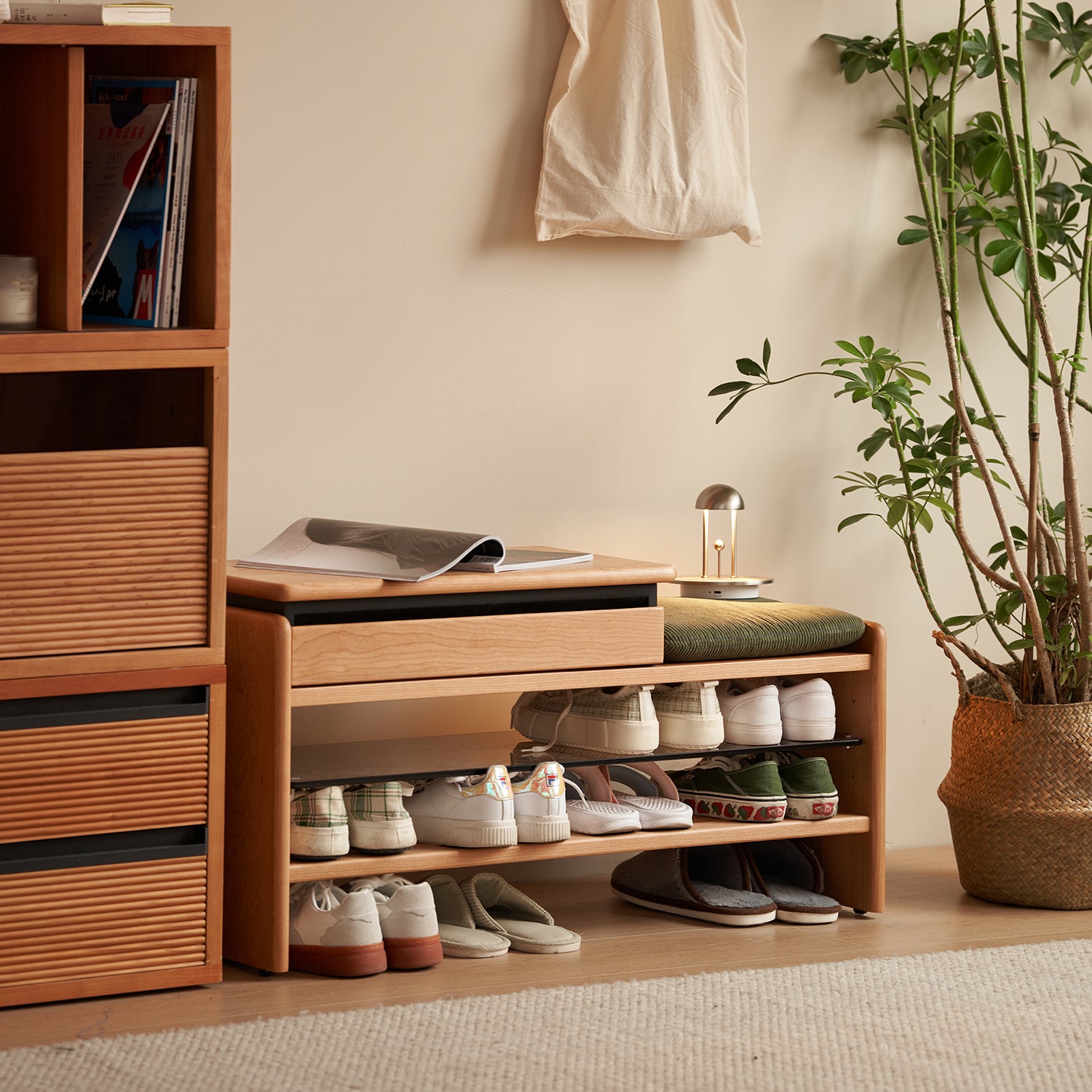 Scandinavian Cherry Wood Shoe Changing Bench MORI – LOFT HOME