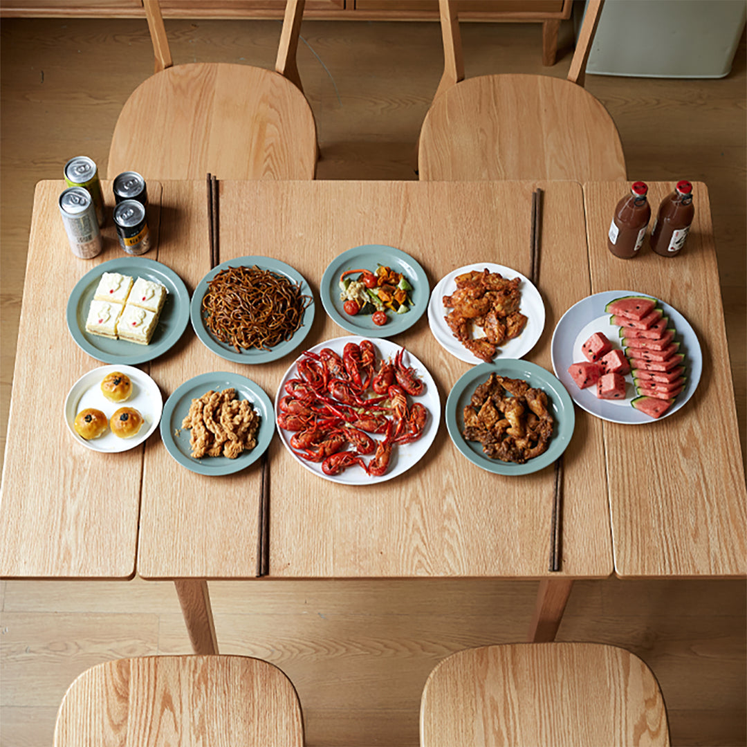 Scandinavian oak wood extendable dining table extendra in details.