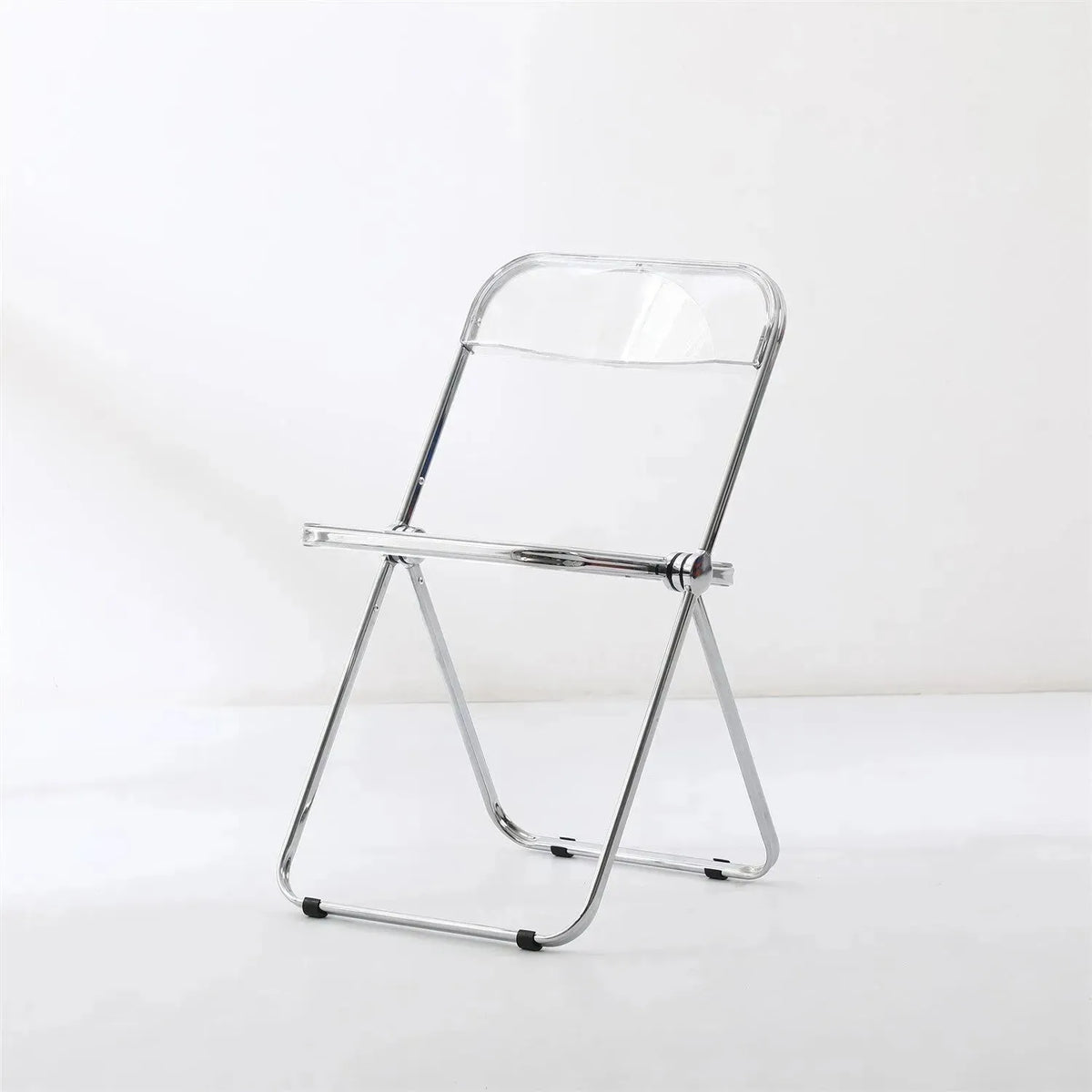 Bauhaus plastic foldable dining chair fikas in real life style.