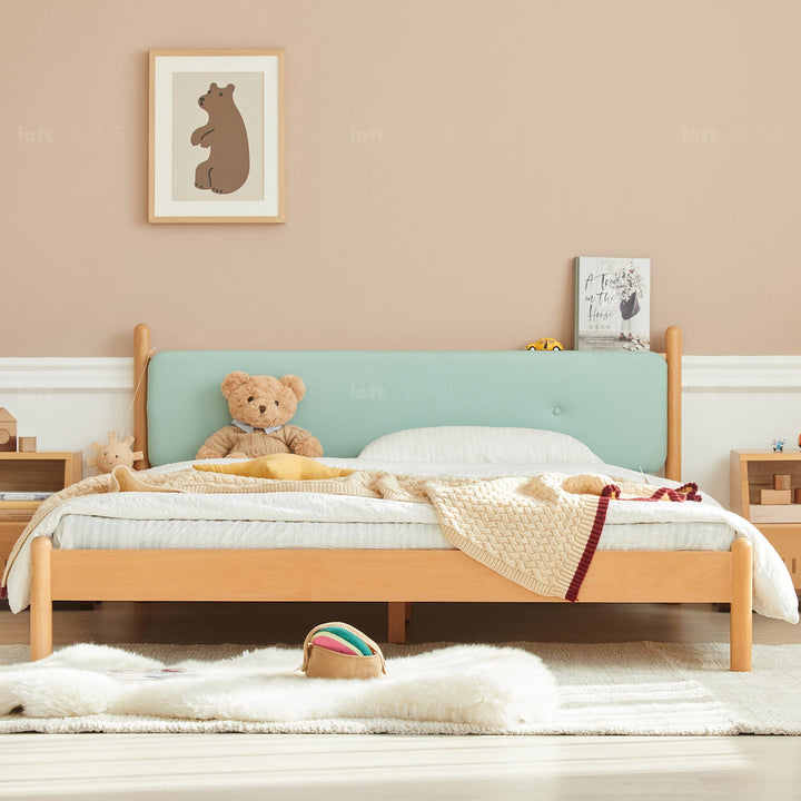Scandinavian wood kids bed sweet in details.
