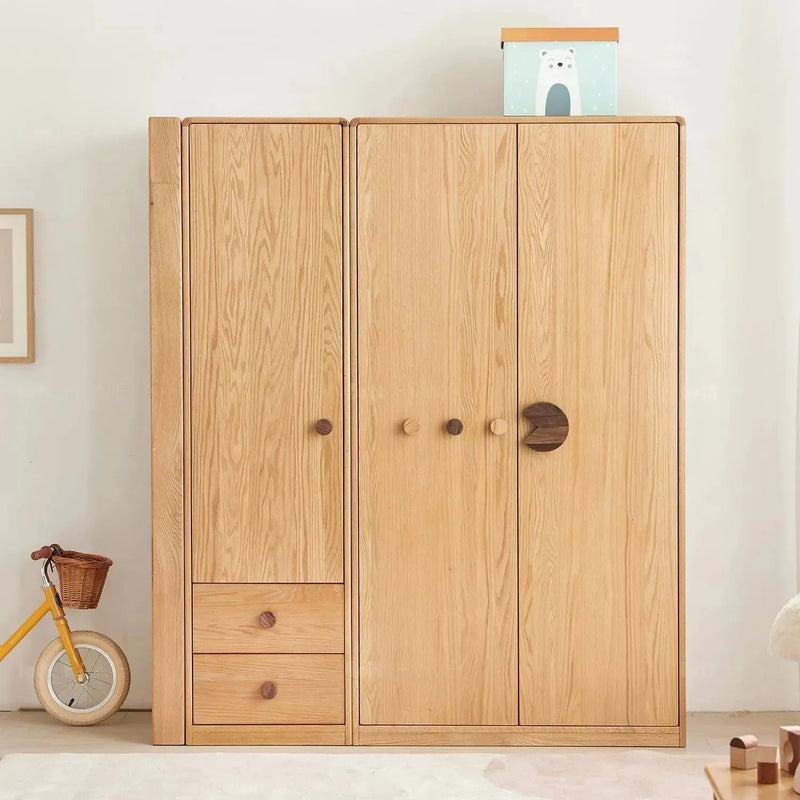 Scandinavian wood kids wardrobe pacman in details.