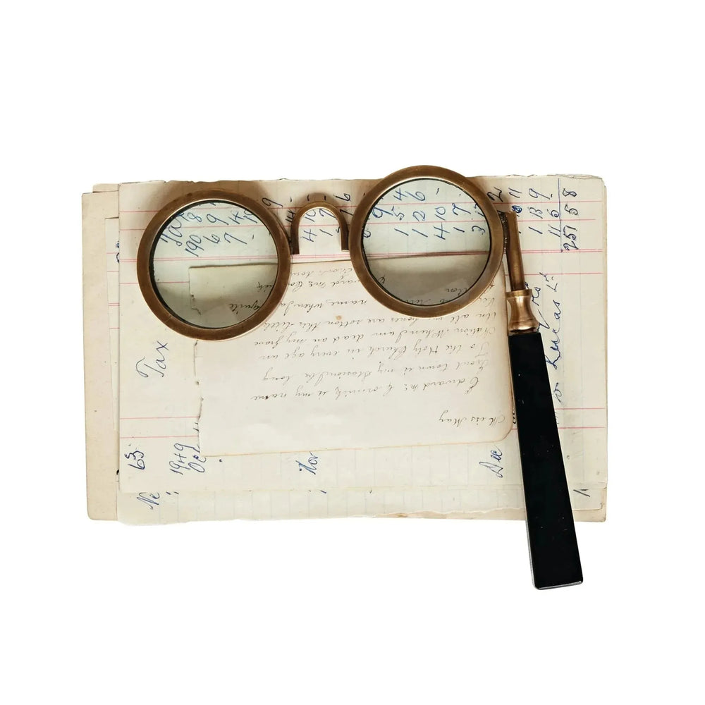 Spectacle magnifying glass decor in white background.