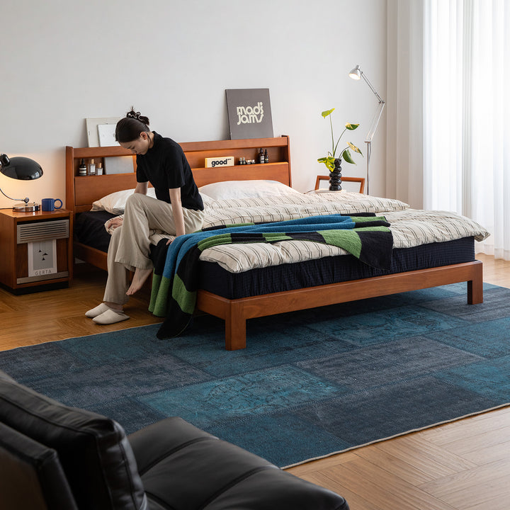 Vintage boxwood bed accompany light size charts.