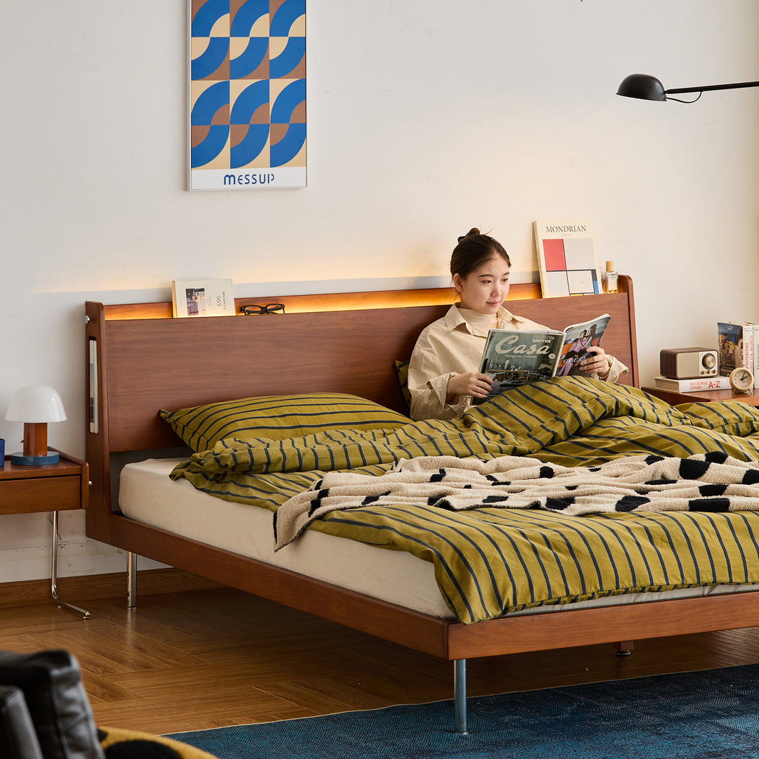 Vintage boxwood bed aurora material variants.