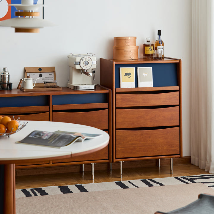 Vintage boxwood chest of 4 drawers mies in details.