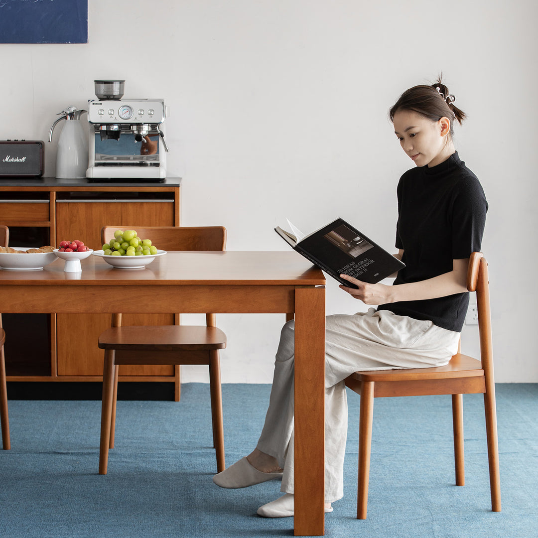 Vintage boxwood dining table shoreline with context.