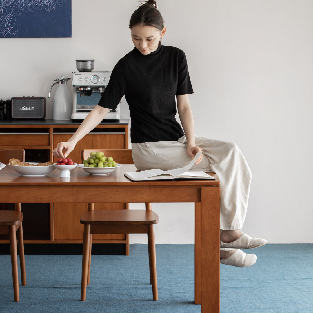 Vintage boxwood dining table shoreline in details.