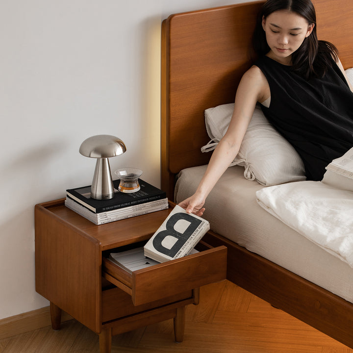 Vintage boxwood side table vista primary product view.