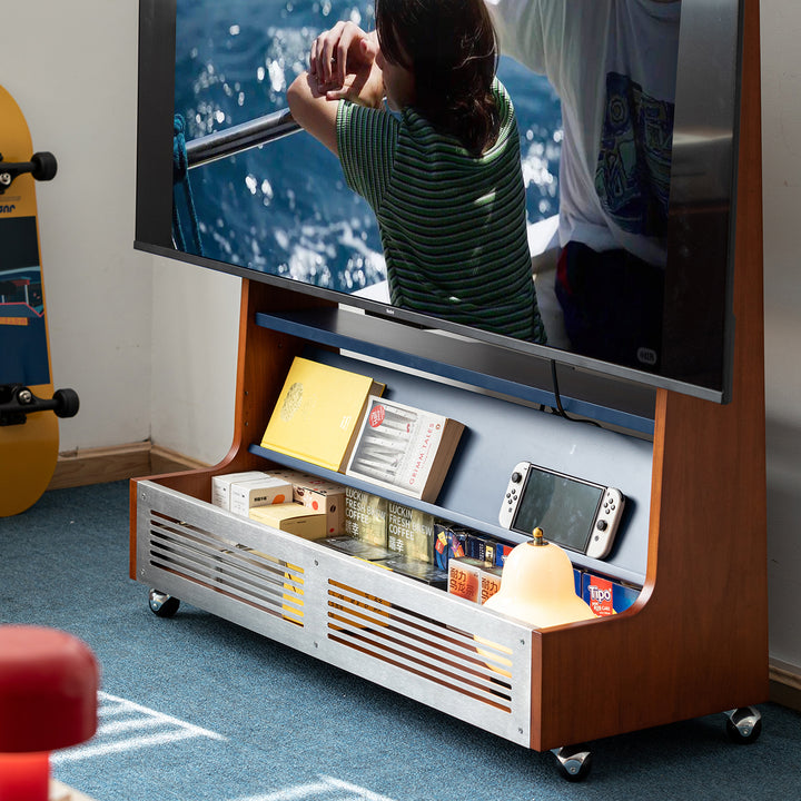 Vintage boxwood tv hanger mies in still life.