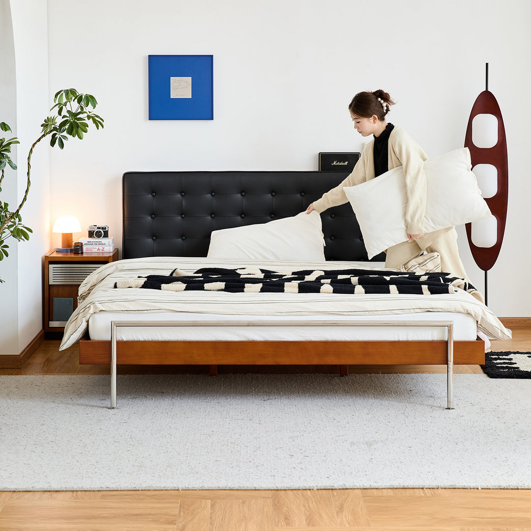 Vintage microfiber leather bed woyo in details.
