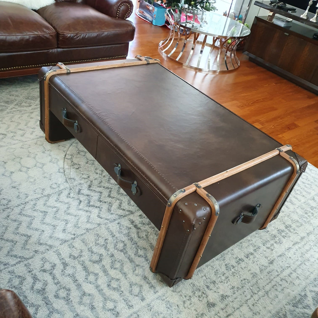 Vintage Genuine Leather Coffee Table RICHARDS' TRUNK Close-up